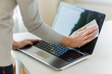 Hướng dẫn bạn cách vệ sinh màn hình laptop đúng cách, tránh bị trầy xước